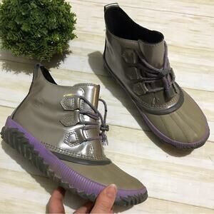 Sorel Out N About Plus Chrome Metallic Purple Silver Rain Winter Boots Size‎ 5